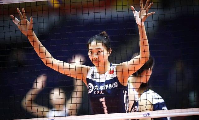 女排颜妮袁心玥谁厉害,袁心玥拦网建功中国女排
