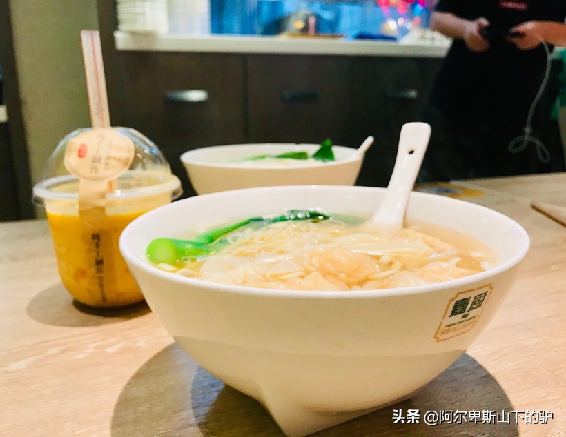 一碗被打翻的面,与云吞面有天作之合的云吞面汤底