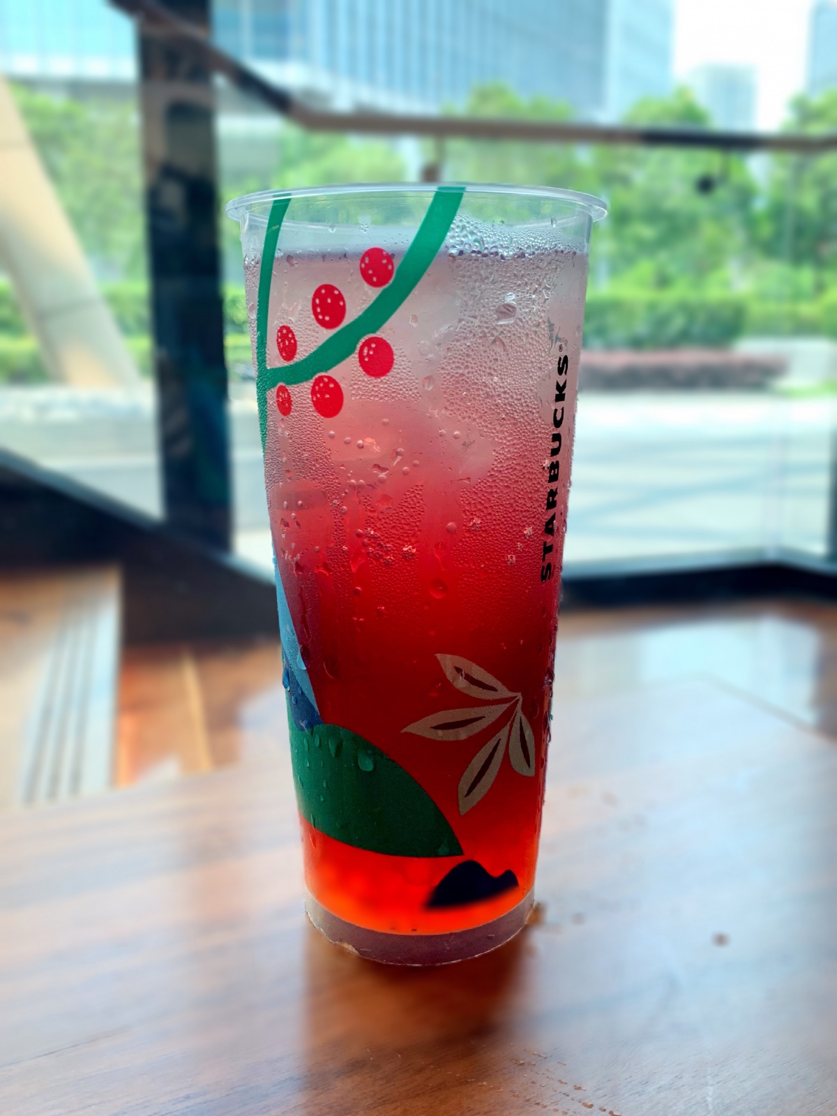 星巴克出了酒精饮料？8款星巴克新品冰调全线测评！