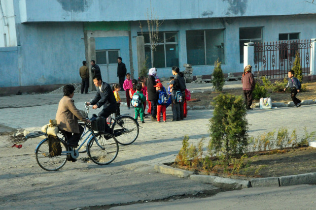 朝鲜没有一个人穿牛仔裤吗,在朝鲜卖牛仔裤