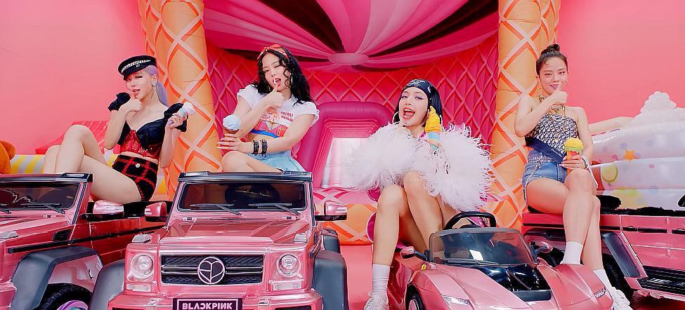 jennie粉墨舞台,jennie舞台打歌服是yg剪的吗