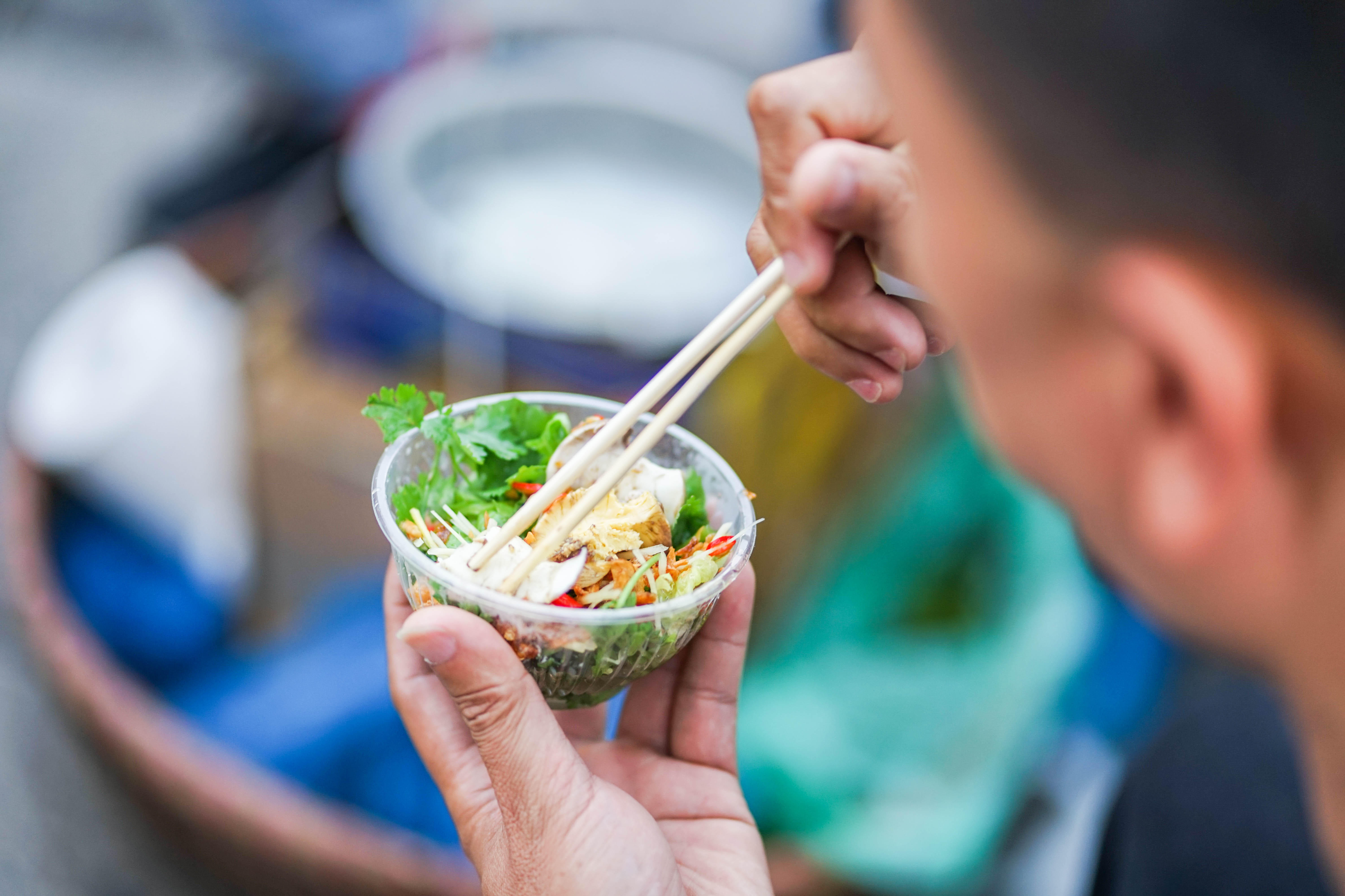 中越边境夜晚的东兴口岸,广西东兴口岸和越南哪里最近