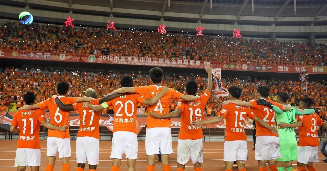 4轮赚9分！这支冠*队军**已升至联赛第9，主帅跑不死精神感染全队