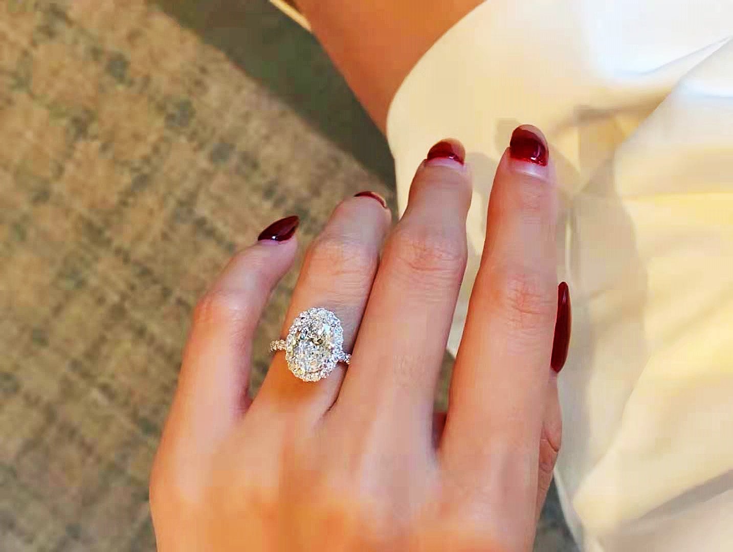 钻石星光下的梦想,珠宝的轻奢甜美,就像流动的时尚光影