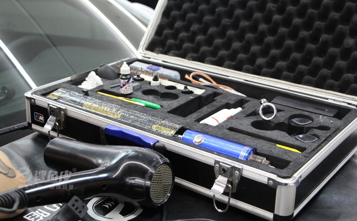 汽车玻璃裂纹可这样修复,502胶水能修复玻璃裂纹吗