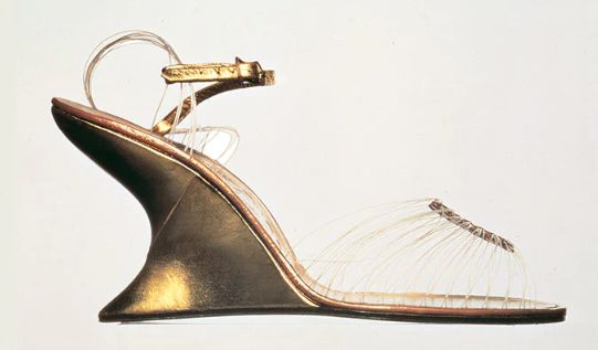 林允菲拉格慕全球品牌代言人,林允代言的香水