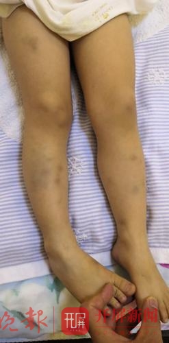 昆明商场人堆里穿梭的小火车!你有证吗?司机培训过吗?出事谁负责?