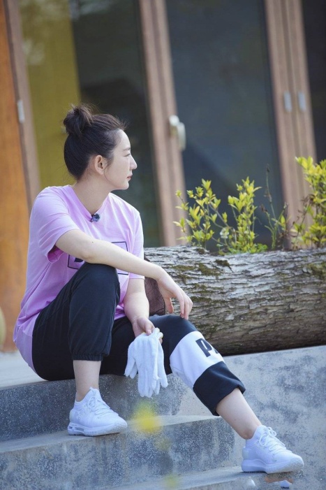 唐一菲早期视频,唐一菲个人收入