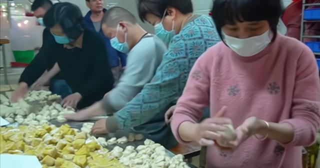 福建传统老式绿豆饼手工现做,福建十大特产绿豆饼