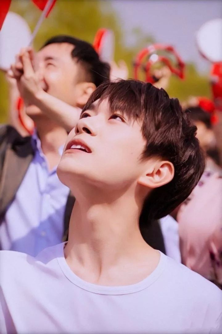 易烊千玺从小鲜肉到晋升影帝,易烊千玺的流量惊呆老前辈