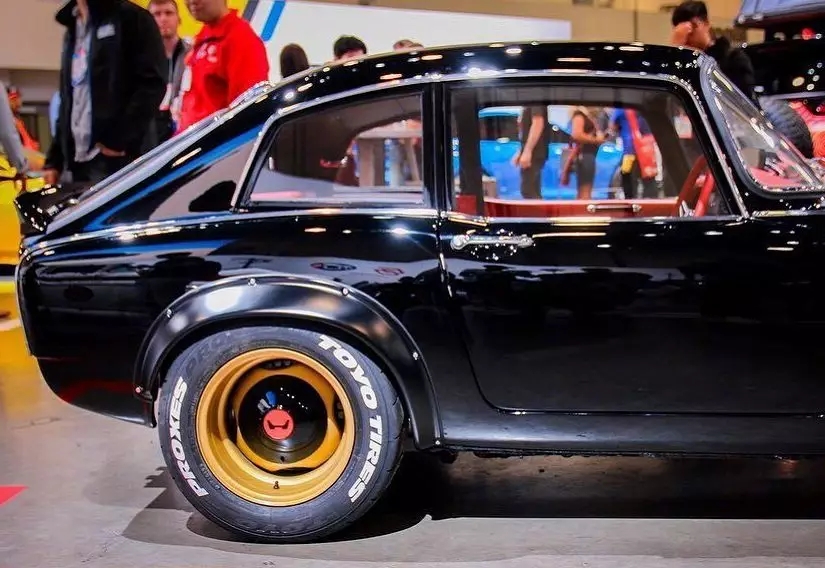 吴彦祖戴墨镜开跑车,吴彦祖开跑车的视频