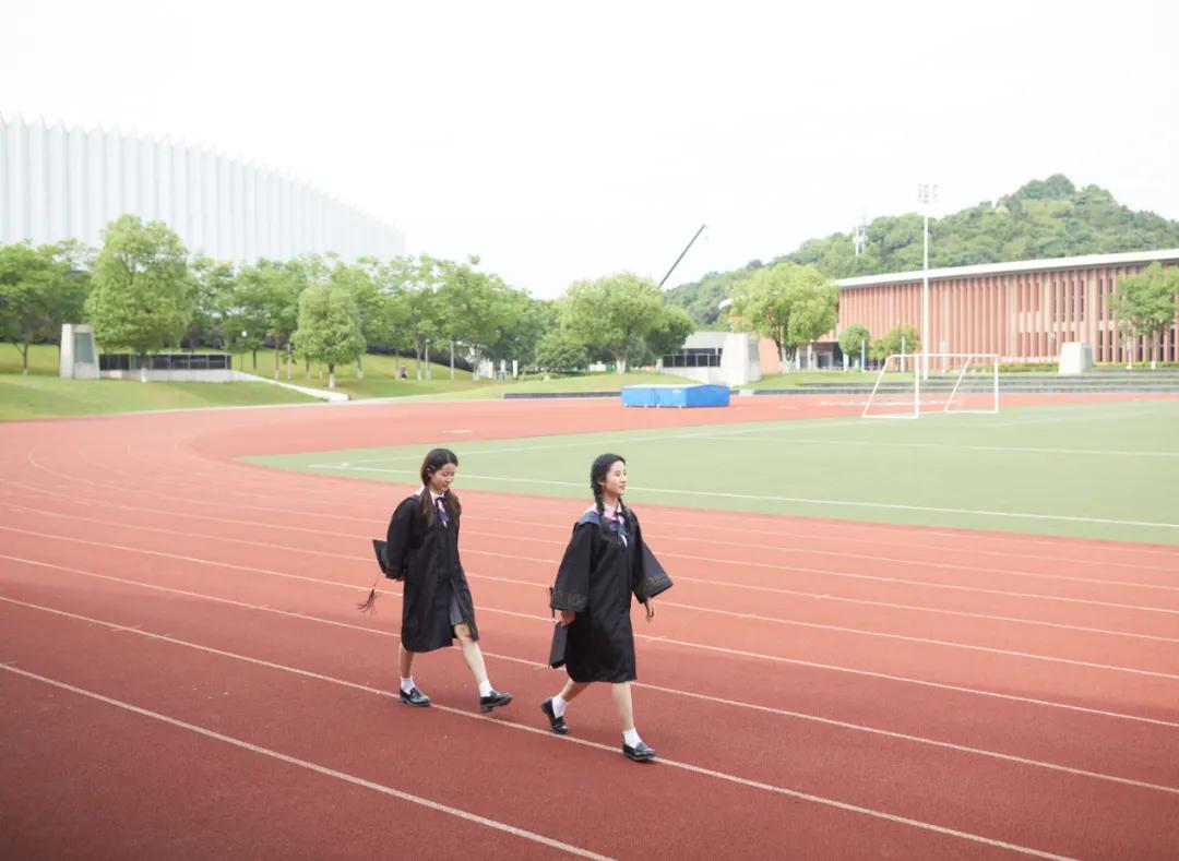 毕业照自己拍全身合成,毕业照自己拍怎么拍