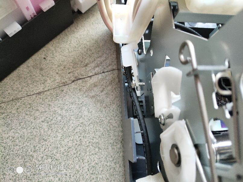 爱普生l1300进纸一点就显示卡纸,爱普生l1300打印歪斜卡纸