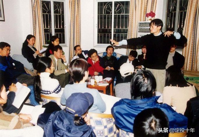 大佬不为人知的另一面：马云痛哭，王健林堵行长门、王兴九败一胜
