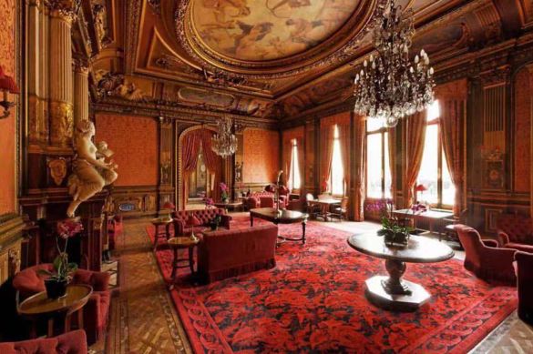 17岁抛夫弃子,一个用身体换金钱的*女妓**,凭什么有名有利?