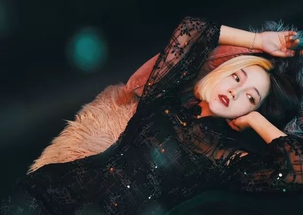 95后成都低欲望女店主：年销千万不爱豪车，最大心愿是买一台电脑