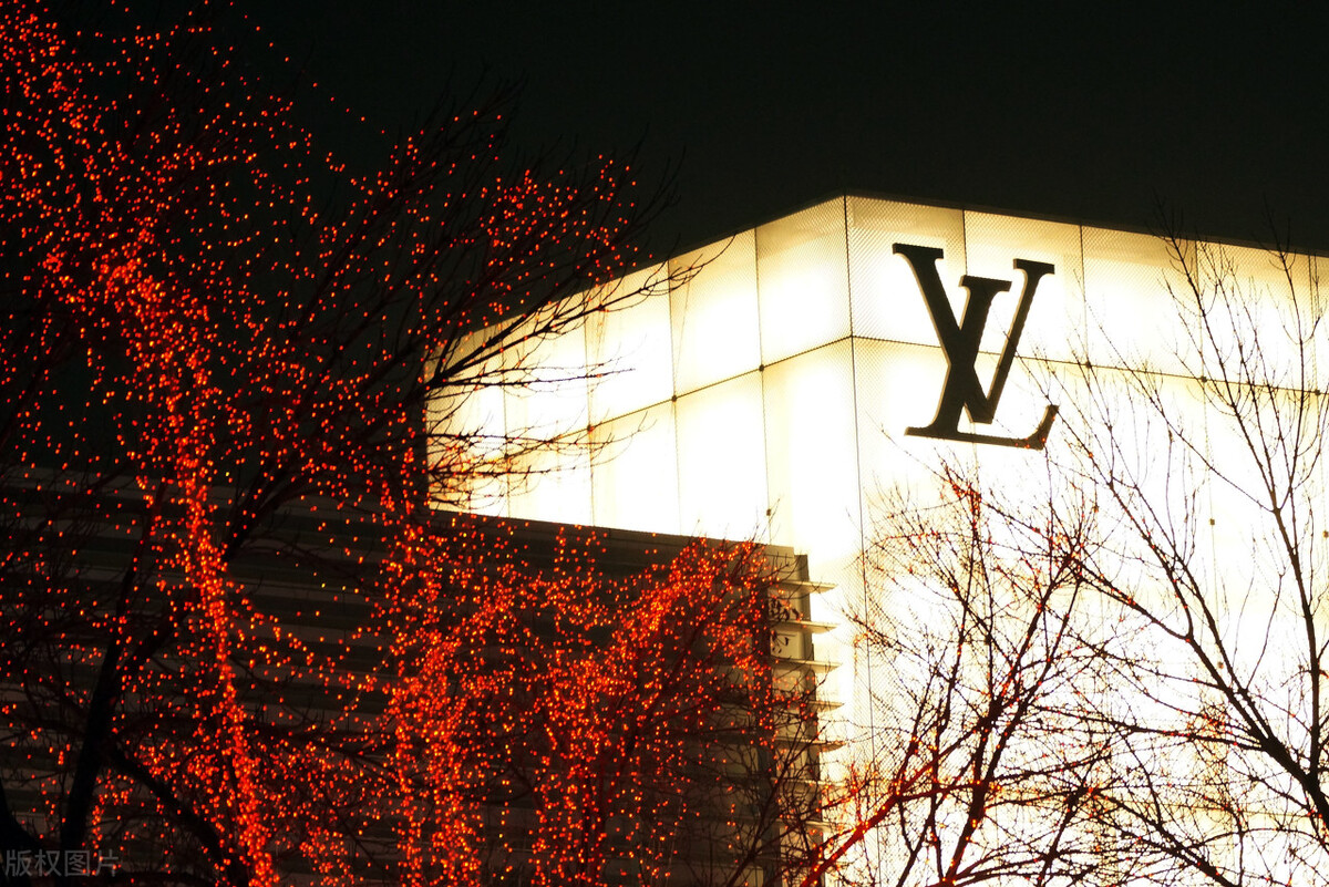 购买奢侈品对富人的潜在坏处,盲目购买奢侈品的后果