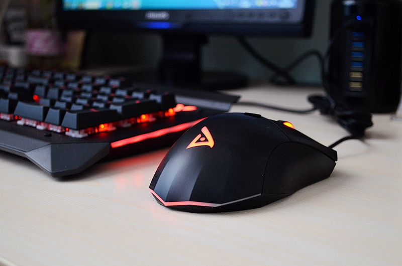 这鼠标真厉害,只因这个功能,可以让对手一招致命