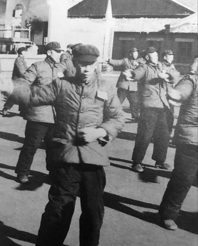 末代皇帝溥仪罪过那么大，为何毛主席却不杀他，反而还优待他？