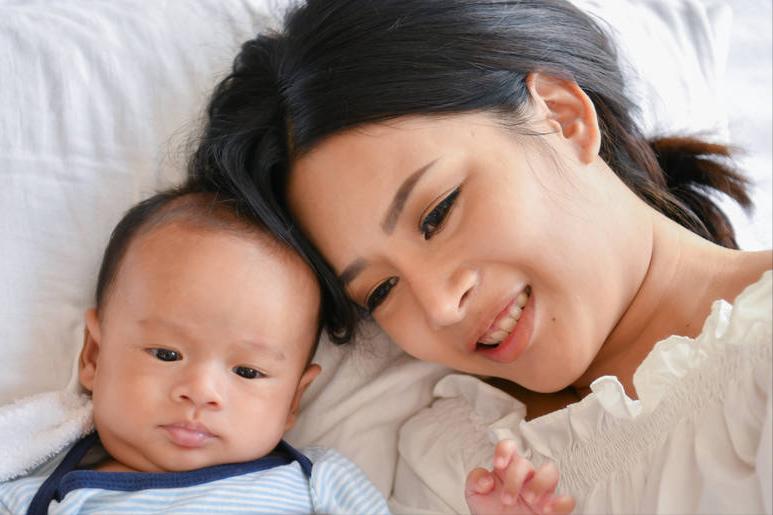 6-12个月宝宝作息调整,0到2个月的宝宝每晚哭闹