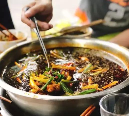 我在2018年的网红美食堆里，精挑出了这23家火爆的店给你！