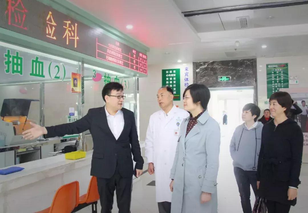 顾鼎武欢迎医护人员到鼎武医院施展才华