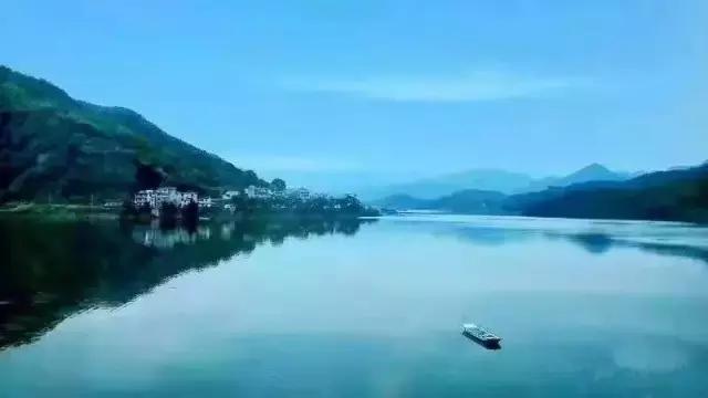 把千岛湖“装”进自家民宿，做了一个无敌湖景泳池，让无数人尖叫