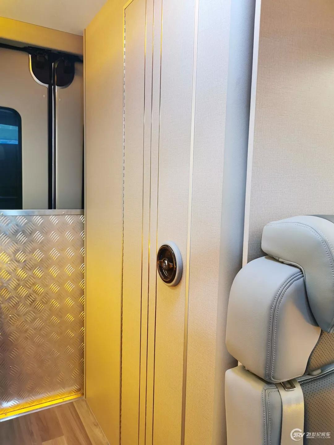 最新款大通v80b型房车,大通原厂2018款rv80b型短轴房车