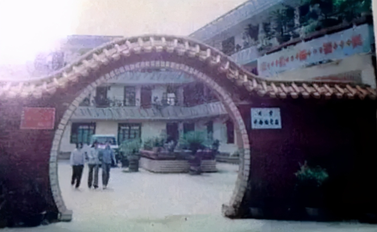 记忆中的广西平南县,水泥厂、华丽大酒店、永发牌香烟