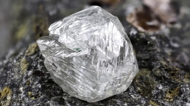 钻石形成在沉积岩中怎么回事,钻石形成过程