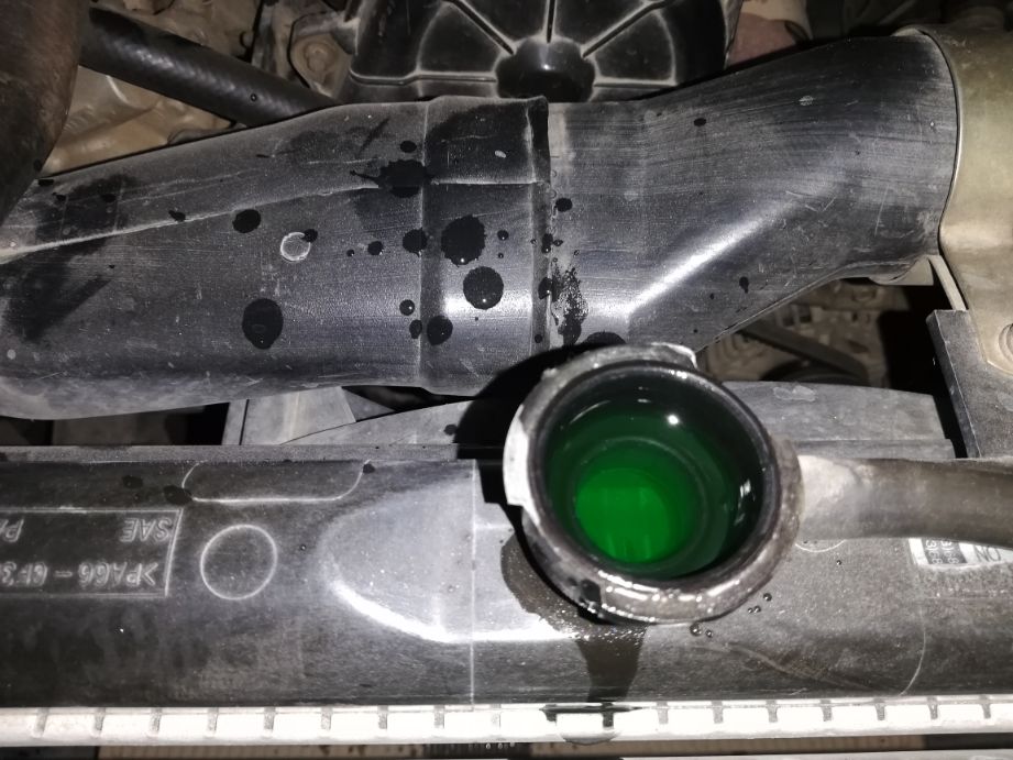 汽车水箱轻微渗水可以补吗,汽车水箱堵漏剂对发动机有影响吗