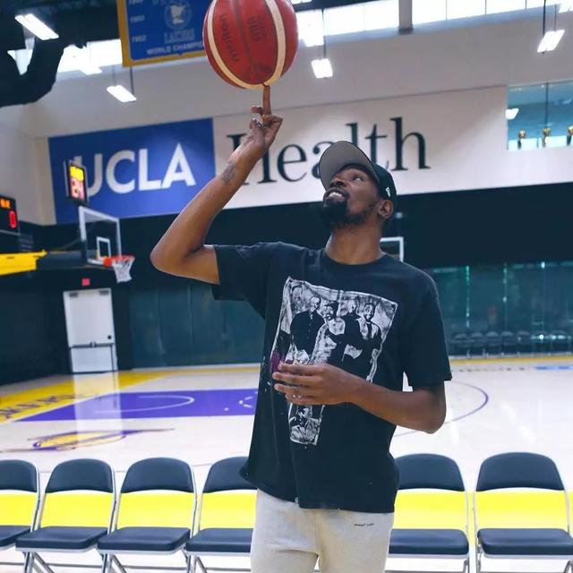 kd13和kd14哪个更推荐 (zoom rize 对比kd13)