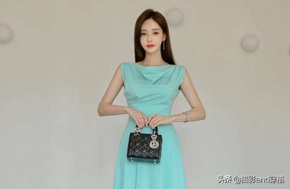 孙允珠夏日蓝色,孙允珠夏日粉红色