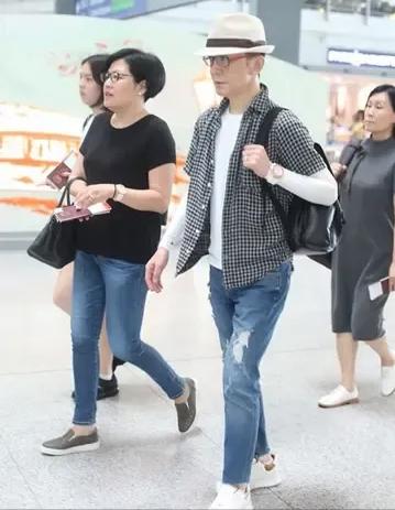 哈文回忆李咏去世视频,哈文在李咏去世1周年说什么