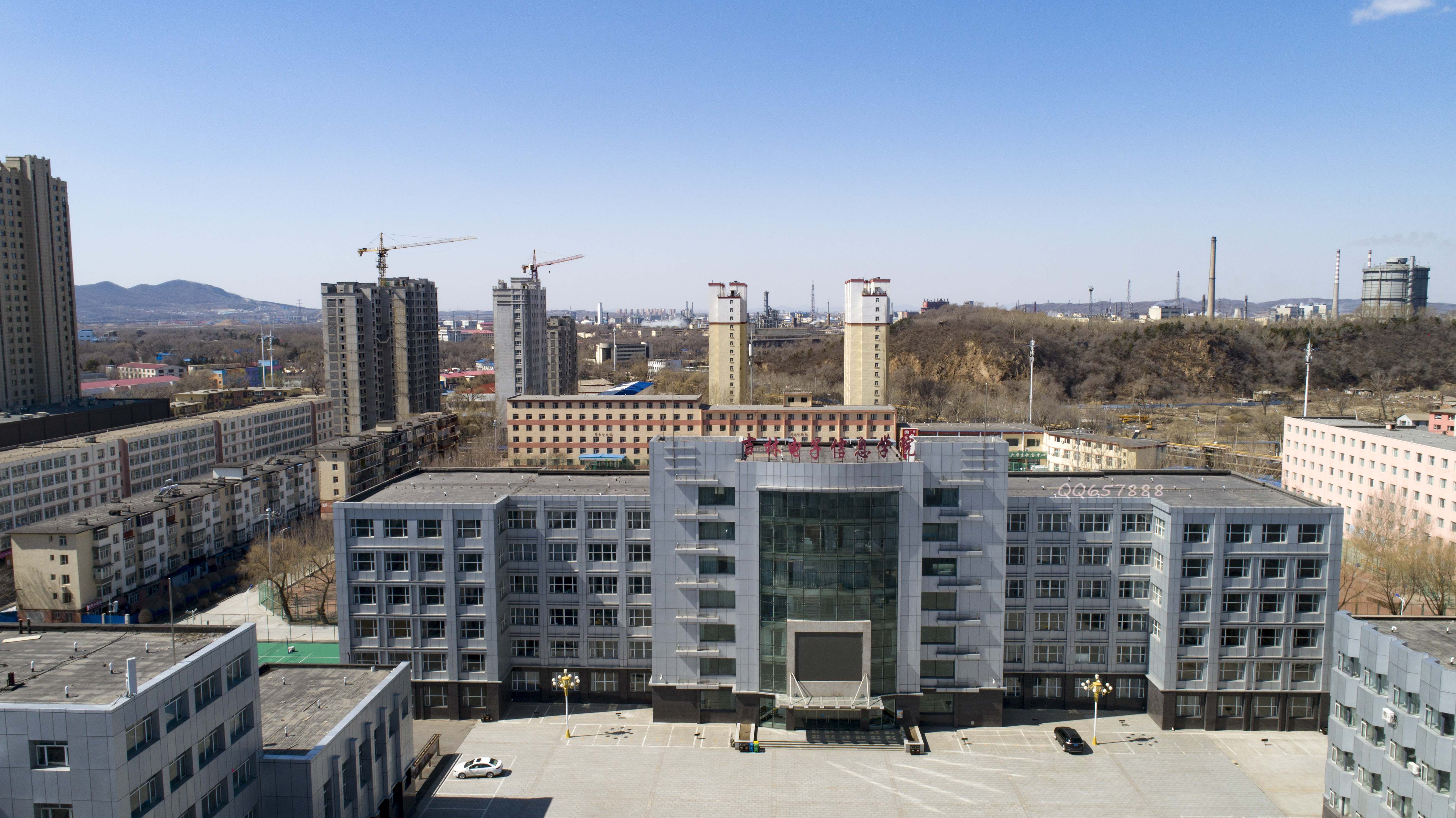 吉林电子信息职业技术学院观景图,航拍电子科技职业学院