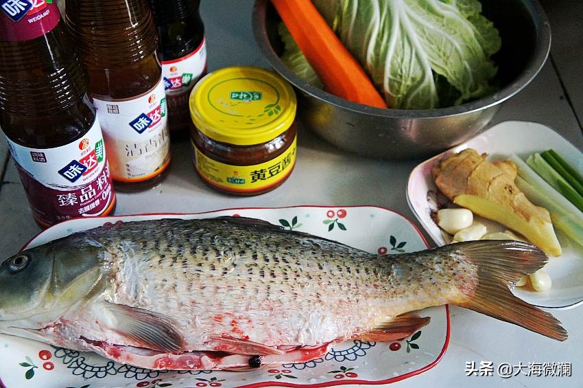 炖鱼后如何处理鱼肉不腥,过年炖鱼时放一点它鱼肉鲜嫩不腥