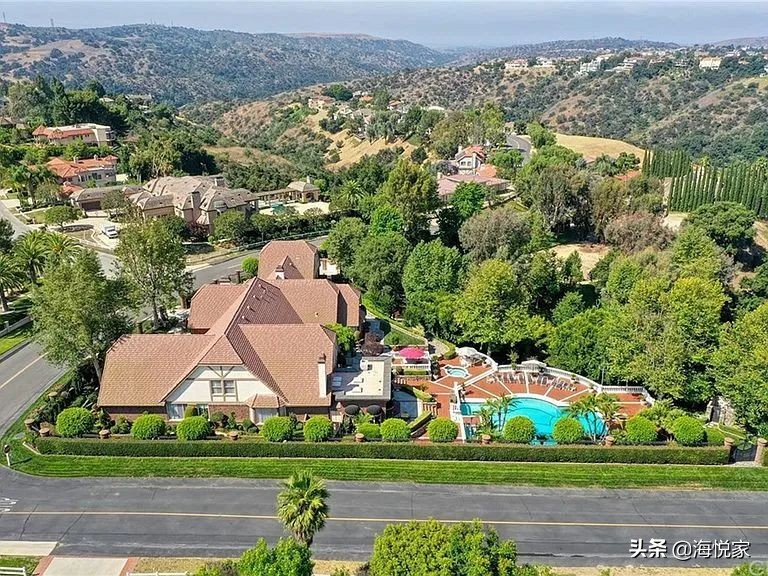 钻石吧离洛杉矶市区多远,钻石吧