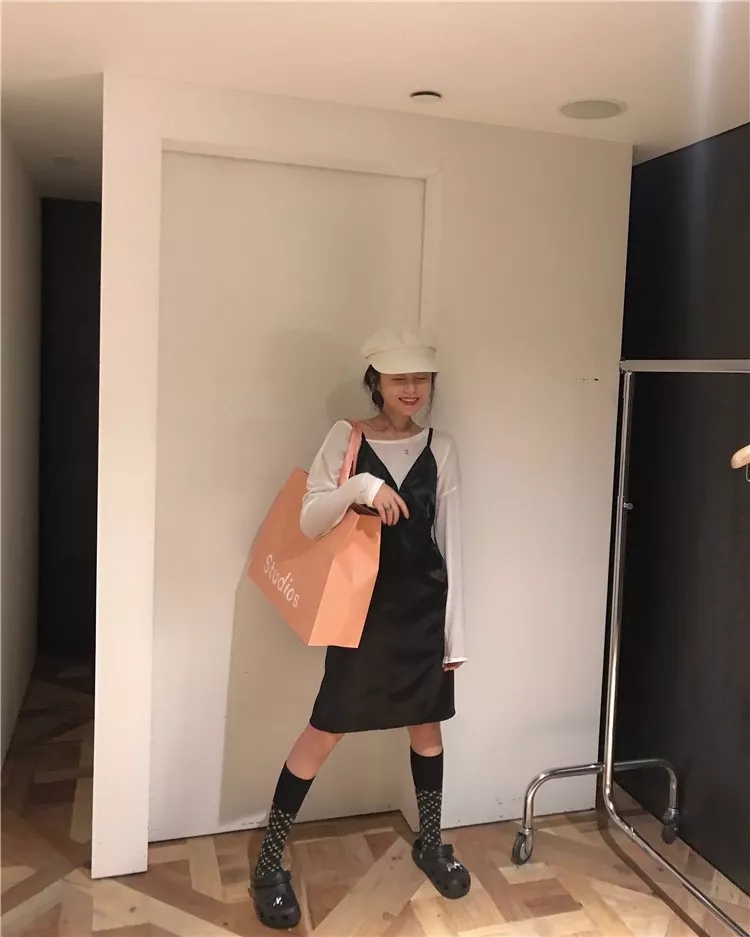 练瑜伽的女生适合穿什么样的裙,瑜伽运动上衣穿搭