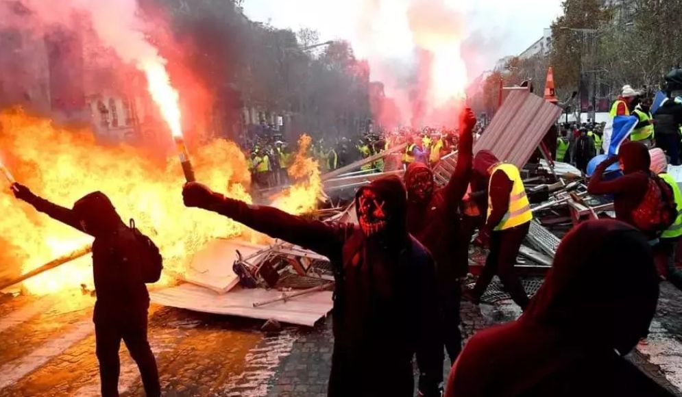 法国和波兰之间的紧急状态是什么,法国紧急状态如何应对巴黎骚乱