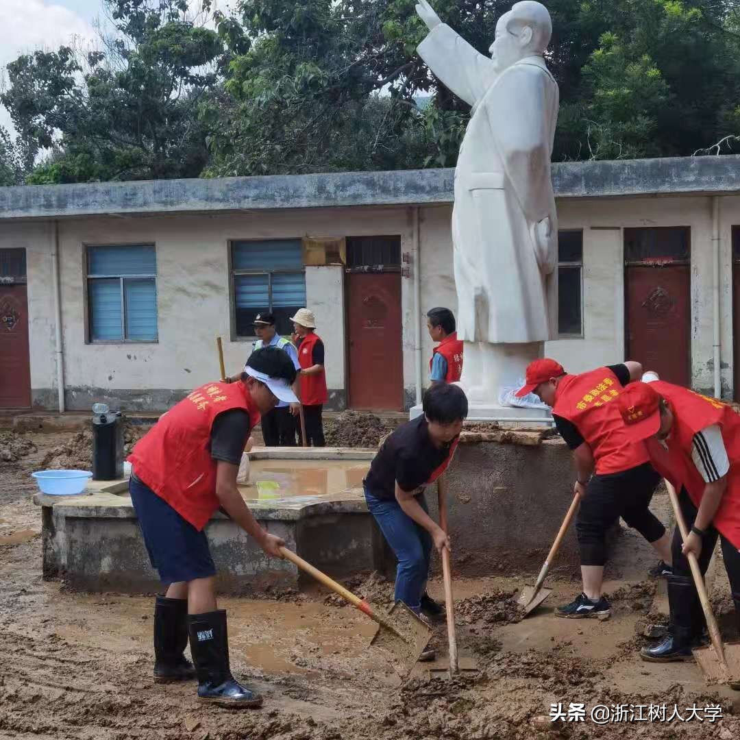 千里单骑追红旅,救灾我先行,我校生环学院这个男生有点酷