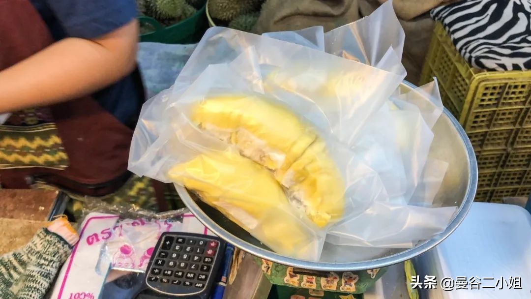 疫情期间逛泰国菜市场，买了一整只榴莲才58块钱，又香又甜