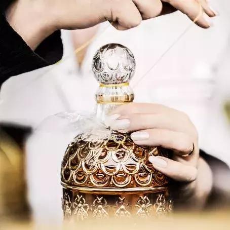 娇兰香水是香水界的扛把子吗,娇兰香水为什么最好用了