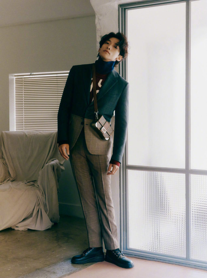 韩国男演员李准基的图片,韩国最帅气男明星李准基