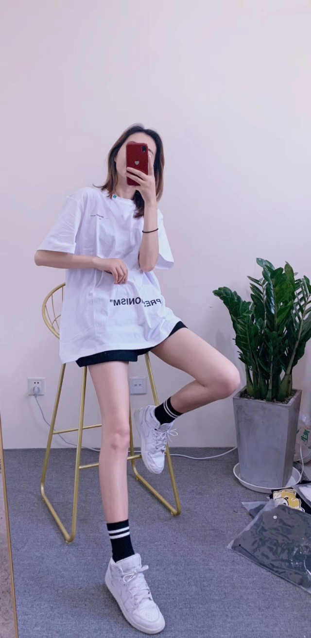 有需要买衣服的朋友加微信,有需要买产品的朋友