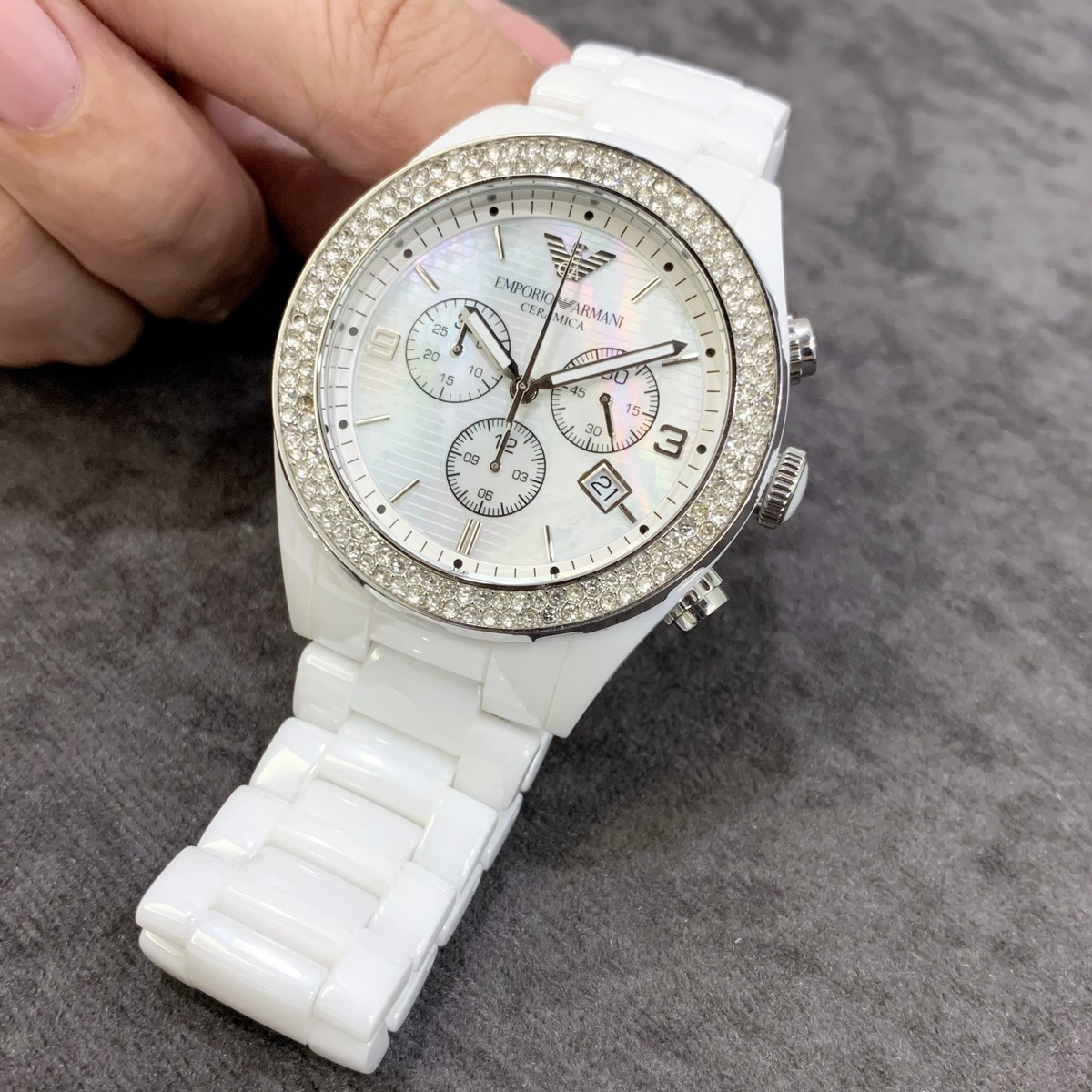 拥有阿玛尼手表，通往优雅女神之路