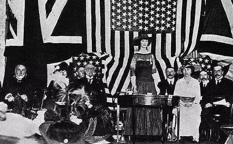 她是美国最富有的女人，却被丈夫冷落，她出轨，首相都为她求情