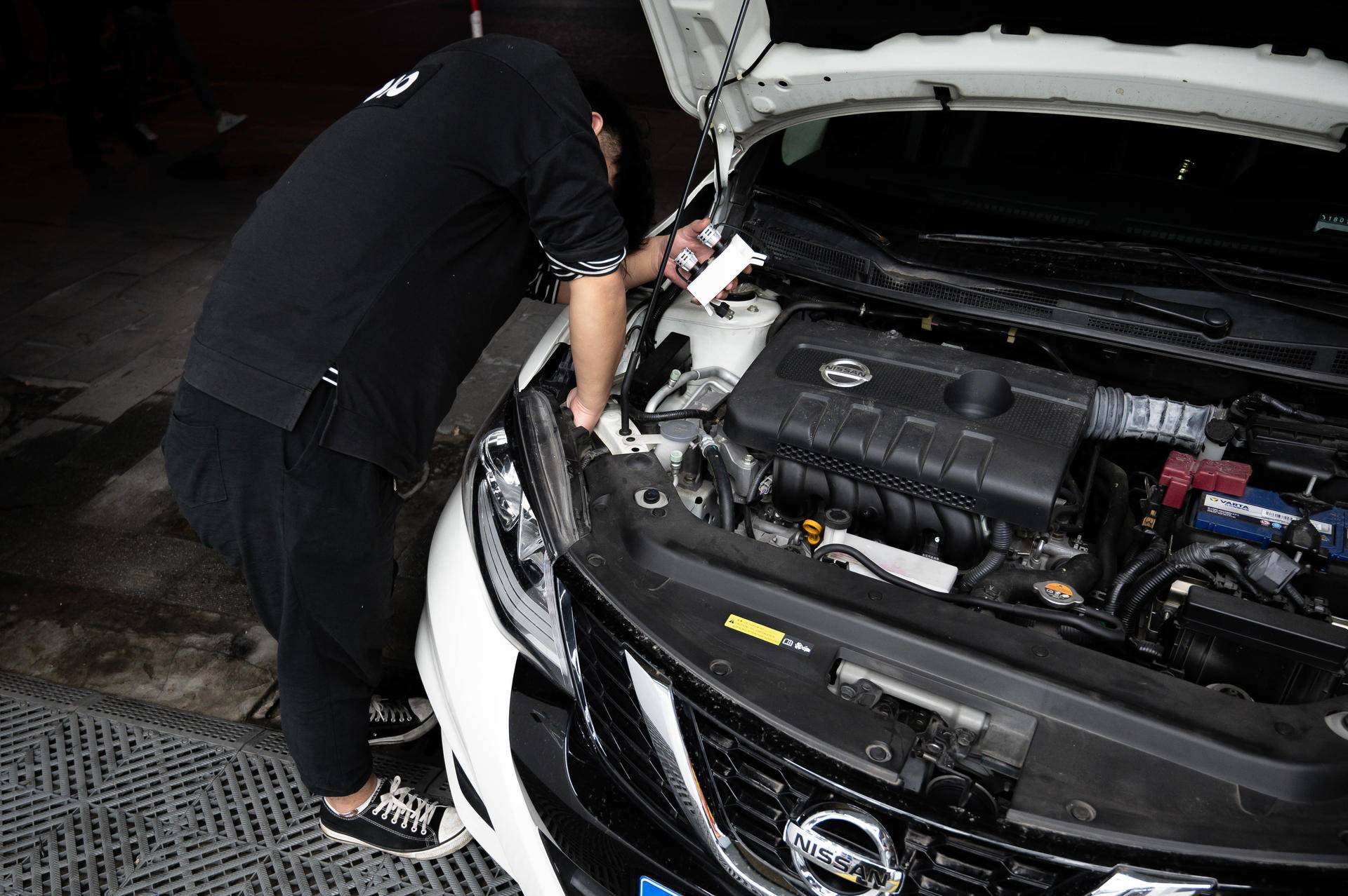 爱车再次炯炯有神，行车安全最重要，更换飞利浦大灯记录