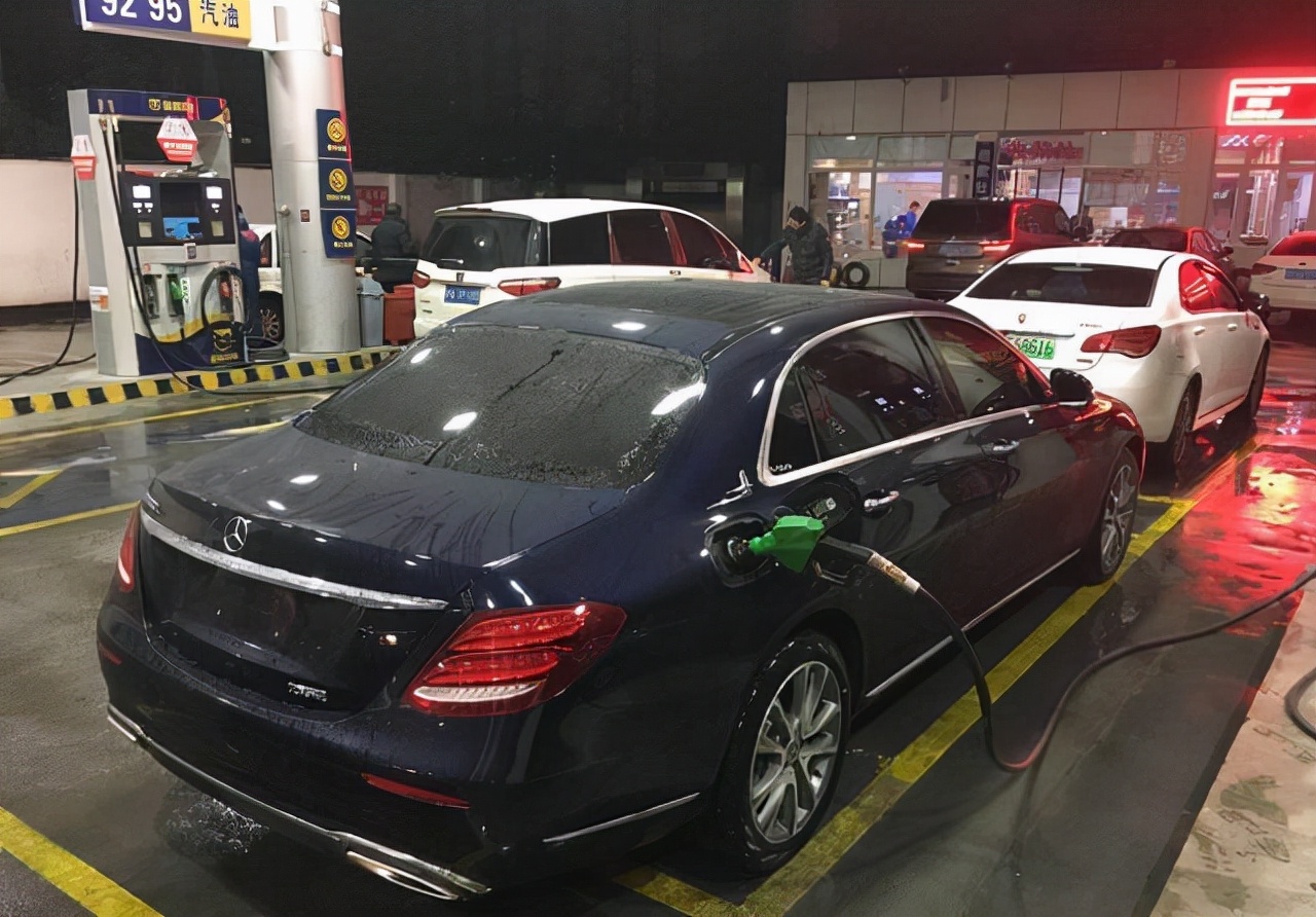 50万的车养车费用一年一般多少,30万左右的车一年养车费用多少