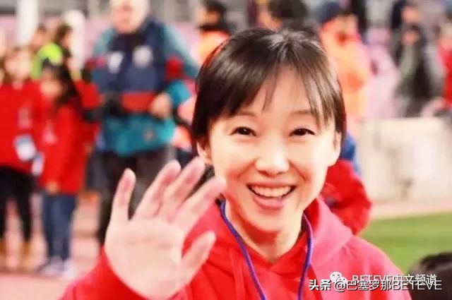 华人小球迷与梅西、苏亚雷斯等巴萨巨星共同庆祝新春佳节