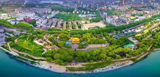 比光雾山还红，比金川彩林还晚，中国顶级的红叶盛宴正当时！